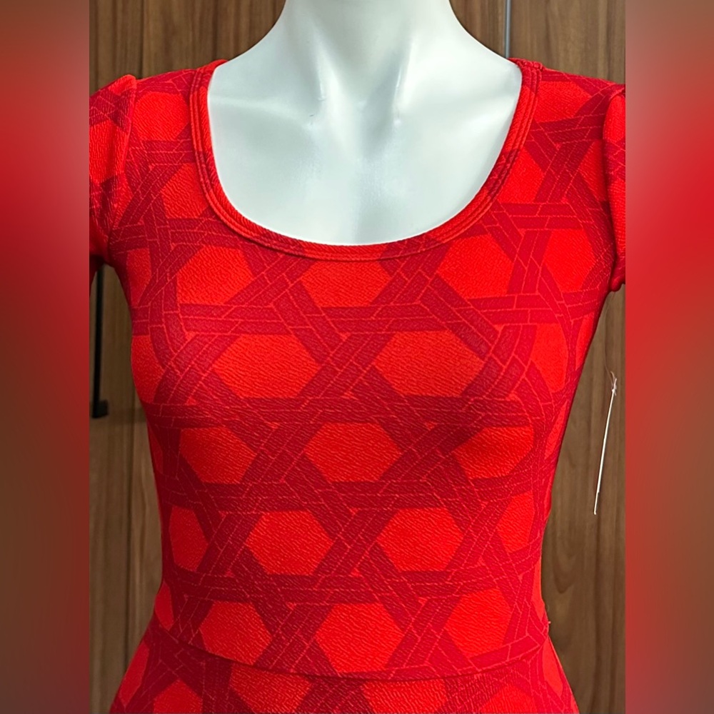 NWT. Elegant Red Patterned Dress Size XXS - Picture 5 of 15